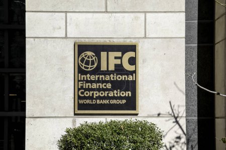Foto de Washington D.C., EE.UU. - 1 de marzo de 2020: La CFI firma en su sede central en Washington, D.C. La Corporación Financiera Internacional (CFI) es una institución financiera. - Imagen libre de derechos