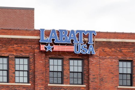 Foto de Buffalo, Estados Unidos - 2 de septiembre de 2019: Labatt USA firma en el edificio de la fábrica de cerveza y taproom Labatt Brew House en Buffalo, Estados Unidos. Labatt es el principal cervecero de Canadá. - Imagen libre de derechos