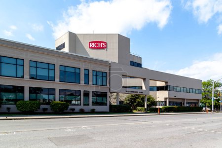 Foto de Edificio de la sede de Rich se ve el 2 de septiembre de 2019 en Buffalo, Nueva York, EE.UU.. Rich Products Corporation es una corporación multinacional privada de productos alimenticios. - Imagen libre de derechos