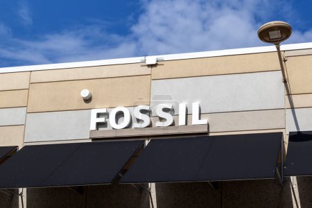 Foto de Una tienda de fósiles se ve en Niagara-on-the-Lake, Ontario, Canadá el 10 de septiembre de 2019. Fossil Group, Inc. es un diseñador y fabricante de moda estadounidense.. - Imagen libre de derechos