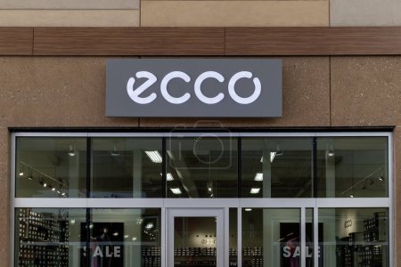 Foto de El letrero de la tienda ECCO se ve el 10 de septiembre de 2019 en Niagara-on-the-Lake, Ontario, Canadá. ECCO es un fabricante y minorista danés de zapatos. - Imagen libre de derechos