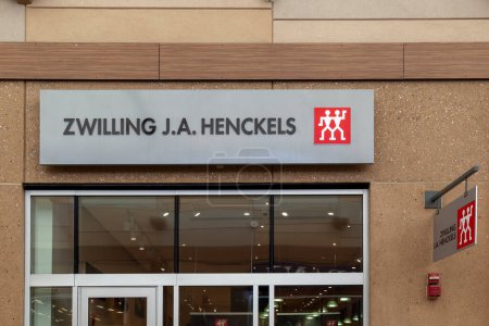 Foto de Un letrero de tienda Zwilling en Niagara-on-the-Lake, On, Canadá en septiembre 10, 2019. Zwilling J. A. Henckels es un fabricante de cuchillos con sede en Solingen, Alemania. - Imagen libre de derechos