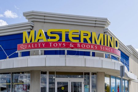 Téléchargez les photos : Richmond Hill, Ontario, Canada - Le 14 octobre 2019 : Une devanture de magasin Mastermind à Richmond Hill, Ontario, Canada. Mastermind Toys est une chaîne canadienne de magasins de jouets. - en image libre de droit