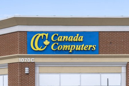Téléchargez les photos : Richmond Hill (Ontario), Canada - Le 14 octobre 2019 : Un magasin Canada Computers à Richmond Hill ; un détaillant canadien d'ordinateurs personnels, de TI et de composants, ainsi que d'appareils électroniques grand public. - en image libre de droit