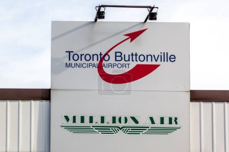 Foto de Markham, Ontario, Canadá- 16 de junio de 2018: Señal de Buttonville Municipal Airport, un aeropuerto de tamaño mediano dentro de Markham. - Imagen libre de derechos