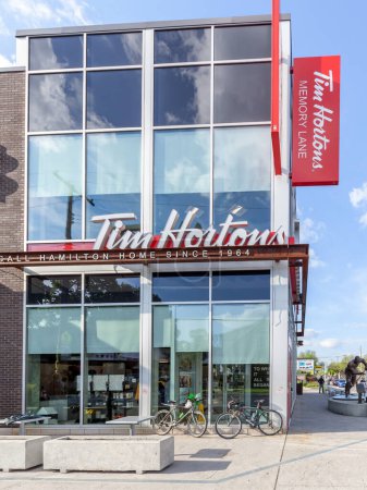 Foto de Hamilton, Ontario, Canadá - 20 de mayo de 2018: Primer Tim Hortons en Hamilton, Ontario. Tim Hortons es un restaurante multinacional canadiense de comida rápida inaugurado en 1964.. - Imagen libre de derechos
