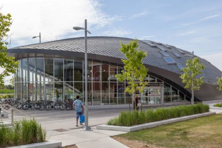 Foto de Vaughan, Ontario, Canadá - 10 de junio de 2018: Vaughan Metropolitan Centre Subway Station, una de las seis nuevas paradas de metro en la línea de extensión de Vaughan a Union abrió oficialmente el 17 de diciembre de 2017. - Imagen libre de derechos