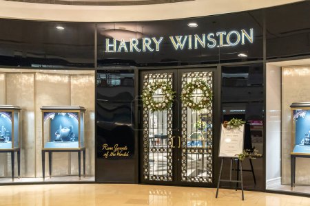 Foto de Taipei, Taiwán - 10 de diciembre de 2018: Tienda Harry Winston en Taipei 101 Shopping Mall. Fundado en 1932, Harry Winston es el joyero y relojero estadounidense definitivo. - Imagen libre de derechos