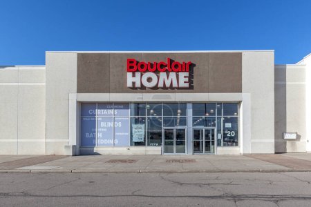Foto de Richmond Hill, Ontario, Canadá - 24 de febrero de 2018: Bouclair Home storefront. Bouclair Inc. es una empresa privada canadiense y una marca de estilo de vida que ofrece productos de moda y decoración para el hogar.. - Imagen libre de derechos