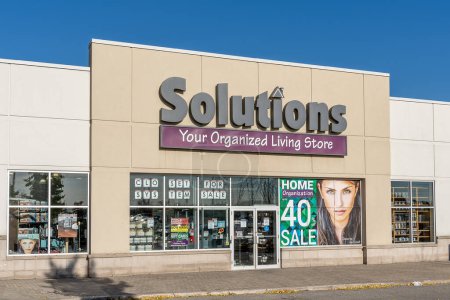 Téléchargez les photos : Richmond Hill (Ontario), Canada - Le 30 octobre 2018 : Vitrine de solutions, une chaîne canadienne de vente au détail qui vend des produits d'organisation et d'entreposage à domicile et au bureau - en image libre de droit