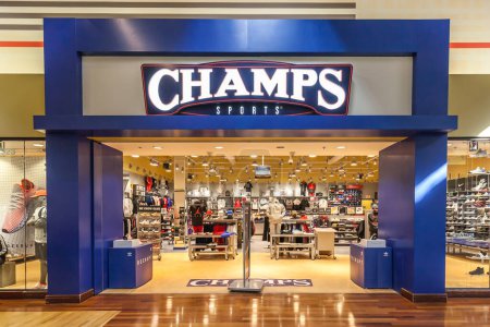 Foto de Vaughan, Ontario, Canadá - 24 de marzo de 2018: Champs Sports store front at Vaughan Mills in Toronto. Champs Sports es una tienda estadounidense de deportes - Imagen libre de derechos