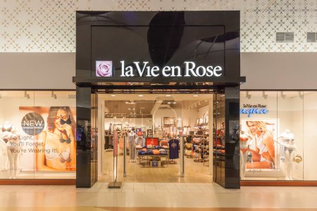 Téléchargez les photos : Vaughan, Ontario, Canada - Le 24 mars 2018 : Devant le magasin La Vie en Rose à Vaughan Mills à Toronto. Boutique La Vie en Rose est un détaillant de lingerie canadien. - en image libre de droit