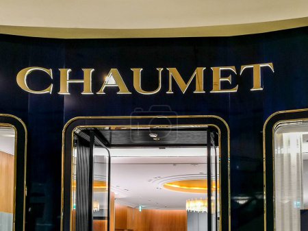 Foto de Taipei, Taiwán - 8 de diciembre de 2018: Primer plano de la tienda Chaumet en un centro comercial. Fundada en 1780, Chaumet es una joyera de gama alta con sede en París.. - Imagen libre de derechos