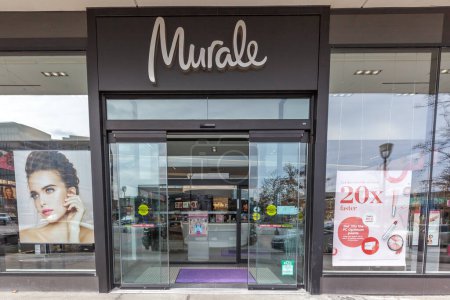 Foto de Toronto, Canadá- 2 de marzo de 2018: Murale store front at Shops at Don Mills in Toronto. Murale es una división de Shoppers Drug Mart Inc. vende productos de belleza. - Imagen libre de derechos