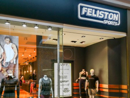 Foto de Toronto, Canadá- 17 de diciembre de 2018: Feliston Sports store front at Fairview mall in Toronto. Feliston es la principal boutique de ropa de ocio de Toronto. - Imagen libre de derechos