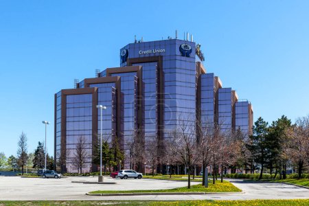 Foto de Mississauga, Ontario, Canadá - 13 de mayo de 2018: Firma y logotipo en el edificio de Credit Unions of Ontario. - Imagen libre de derechos