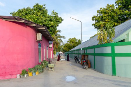 Téléchargez les photos : Ville tropicale avec des bâtiments colorés - en image libre de droit