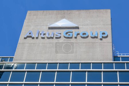 Téléchargez les photos : Toronto, Canada - 19 juin 2018 : Signature du Groupe Altus sur l'immeuble du siège social à Toronto, un fournisseur mondial de logiciels, de données et de services technologiques à l'industrie de l'immobilier commercial. - en image libre de droit