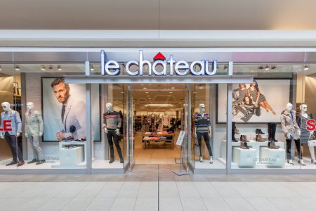 Foto de Toronto, Canadá - 7 de febrero de 2018: Le Chateau store front in the Fairview Mall in Toronto, a fashion company founded in 1959 in Montreal. - Imagen libre de derechos