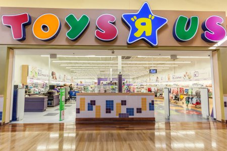 Foto de Vaughan, Ontario, Canadá - 24 de marzo de 2018: Toys "R" Us storefront in Vaughan Mills in Toronto. Toys "R" Us es un minorista de juguetes, ropa y productos para bebés estadounidense.. - Imagen libre de derechos