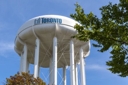 Téléchargez les photos : Toronto (Ontario), Canada - Le 18 mai 2018 : Tour d'eau de la ville de Toronto. - en image libre de droit