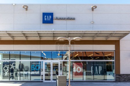 Téléchargez les photos : Niagara On the Lake, Canada- 4 mars 2018 : magasin Gap Factory dans la collection Outlet à Niagara. Gap est un détaillant américain de vêtements et accessoires dans le monde entier. - en image libre de droit