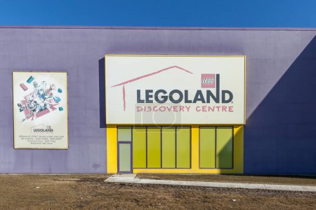 Téléchargez les photos : Vaughan, Ontario, Canada - Le 17 mars 2018 : Signature du Legoland Discovery Centre au centre commercial Vaughan Mills près de Toronto. Legoland Discovery Centre est une chaîne d'attractions familiales intérieure. - en image libre de droit
