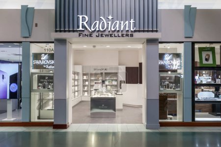 Foto de Vaughan, Ontario, Canadá - 24 de marzo de 2018: Radiant Jewellery store Vaughan Mills en Toronto . - Imagen libre de derechos
