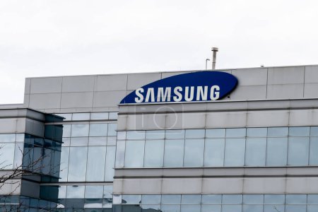 Foto de Mississauga, Ontario, Canadá- 20 de octubre de 2018: Señal de Samsung en Mississauga, Ontario. Samsung Group es un conglomerado multinacional surcoreano. - Imagen libre de derechos