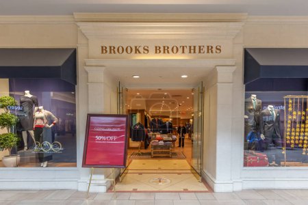 Foto de Toronto, Canadá - 12 de febrero de 2018: Tienda Brooks Brothers en Bayview Village. Brooks Brothers es la ropa de hombre más vieja de los Estados Unidos. - Imagen libre de derechos