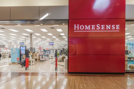 Foto de Vaughan, Ontario, Canadá - 24 de marzo de 2018: HomeSense tienda en Vaughan Mills en Toronto, HomeSense opera junto con los ganadores en Canadá por TJX Companies. - Imagen libre de derechos