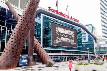 Téléchargez les photos : TORONTO, CANADA - Le 24 juin 2017 : Entrée du Centre Air Canada. Le Centre Air Canada (ACC) est un centre sportif intérieur polyvalent situé à Toronto (rebaptisé Scotiabank Arena en 2018). ) - en image libre de droit