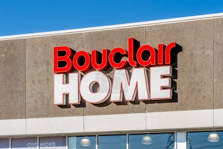 Foto de Richmond Hill, Ontario, Canadá - 30 de octubre de 2018: Señal de Bouclair Home. Bouclair Inc. es una empresa privada canadiense y una marca de estilo de vida que ofrece productos de moda y decoración para el hogar.. - Imagen libre de derechos