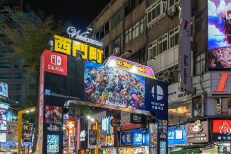 Téléchargez les photos : Taipei, Taiwan- 8 décembre 2018 : Panneau sur la porte de Ximen Walker, un quartier très populaire à Taipei avec boutiques et restaurants, spectacles de rue et expositions. - en image libre de droit