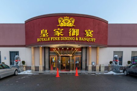 Téléchargez les photos : Toronto, Ontario, Canada - Le 14 février 2018 : Vue de face du Royale Fine Dining Banquet, un restaurant chinois à Scarbourgh, Toronto. - en image libre de droit