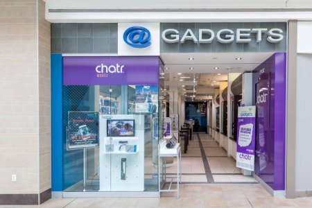 Foto de Toronto, Canadá - 7 de febrero de 2018: Chatr Mobile storefront in the Fairview Mall in Toronto. Chatr Mobile es un operador de red virtual móvil canadiense propiedad de Rogers. - Imagen libre de derechos