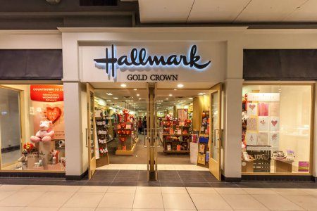 Foto de Toronto, Canadá - 10 de febrero de 2018: Hallmark store front in the Eaton Centre shopping mall in Toronto. Hallmark Cards es el mayor fabricante de tarjetas de felicitación en los Estados Unidos fundada en 1910. - Imagen libre de derechos