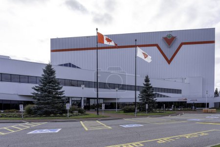 Téléchargez les photos : Brampton, Ontario, Canada- Le 4 novembre 2018 : Canadian Tire Distribution Centre à Brampton, Ontario, une entreprise canadienne vend une vaste gamme de produits automobiles, de quincaillerie, de sport et de maison. - en image libre de droit