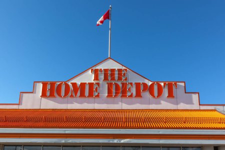 Téléchargez les photos : Richmond Hill, Canada - 30 octobre 2018 : Panneau de magasin Home Depot. Home Depot est une entreprise américaine de vente au détail de fournitures d'amélioration domiciliaire. - en image libre de droit
