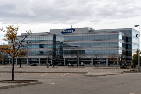 Foto de Mississauga, ON, Canadá - 13 de junio de 2021: sede de Samsung Electronics Canada en Mississauga, ON, Canadá. El Grupo Samsung es un conglomerado multinacional surcoreano. - Imagen libre de derechos