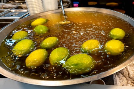 Téléchargez les photos : Nourriture de rue taïwanaise - Aiyu Jelly chez un vendeur de nourriture de rue à Taïwan AiYu Jelly est l'une des célèbres boissons et desserts d'été de Taïwan. - en image libre de droit