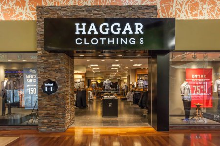 Téléchargez les photos : Vaughan, Ontario, Canada - 24 mars 2018 : Devant le magasin Haggar à Vaughan Mills à Toronto. Haggar est une marque de vêtements pour hommes basée à Dallas vendue aux États-Unis, au Canada et au Mexique.. - en image libre de droit
