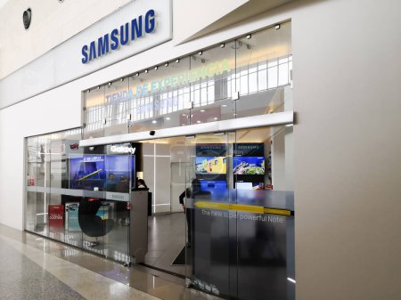 Téléchargez les photos : Alajuela, Costa Rica - 4 octobre 2018 : Magasin Samsung au City Mall à Alajuela près de San Jose, Costa Rica, un conglomérat multinational sud-coréen. - en image libre de droit