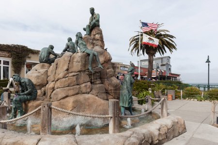 Téléchargez les photos : San Francisco, Californie, États-Unis - 31 mars 2018 : The Cannery Row Monument de Steven Whyte à Cannery Row, la rue riveraine du quartier New Monterey à Monterey, Californie. - en image libre de droit