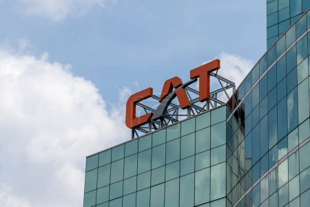 Téléchargez les photos : Logo CAT sur un bâtiment - en image libre de droit