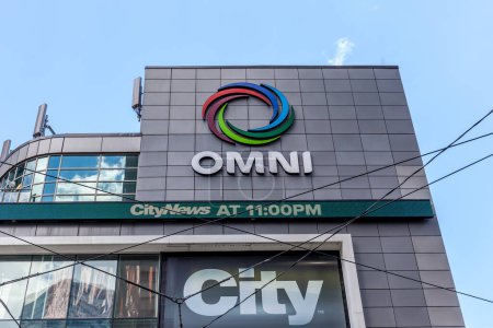 Foto de Toronto, Ontario, Canadá - 5 de mayo de 2018: estación de televisión Omni en Toronto. Omni es un sistema de televisión canadiense y un canal especializado que es propiedad de Rogers Media.. - Imagen libre de derechos