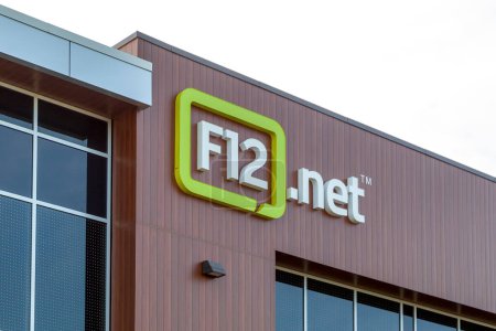 Foto de Markham, Ontario, Canadá- 16 de junio de 2018: F12.net firma en el edificio de F12 Ontario Office, una compañía canadiense que proporciona soluciones integrales de TI. - Imagen libre de derechos