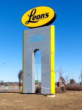 Foto de Vaughan, Ontario, Canadá - 24 de marzo de 2018: leon 's store Sign at Vaughan Mills in Toronto. Leon 's Furniture Ltd. es una tienda canadiense de muebles que abrió su tienda por primera vez en 1909.. - Imagen libre de derechos