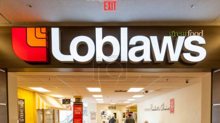 Téléchargez les photos : Toronto, Canada - 12 février 2018 : Fermeture des Loblaws. Loblaws Inc. est une chaîne de supermarchés canadienne. - en image libre de droit
