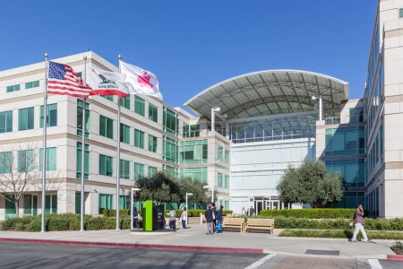 Téléchargez les photos : Cupertino, Californie, États-Unis - 28 mars 2018 : Le campus Apple à Cupertino dans la Silicon Valley, Californie. Apple Inc. est une multinationale américaine de technologie. - en image libre de droit